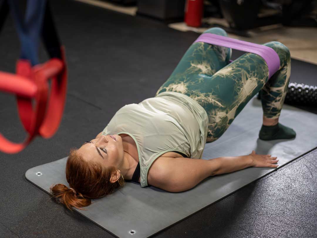 121 Physical Therapy Clarkston, Michigan Pelvic Pain & Painful Intercourse Woman Doing Core Exercises